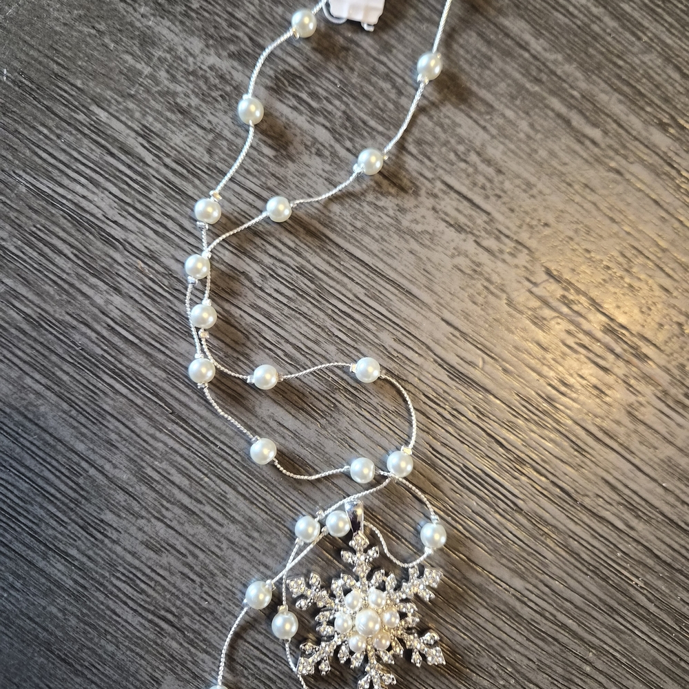 Elegant Pearl and Snowflake Necklace